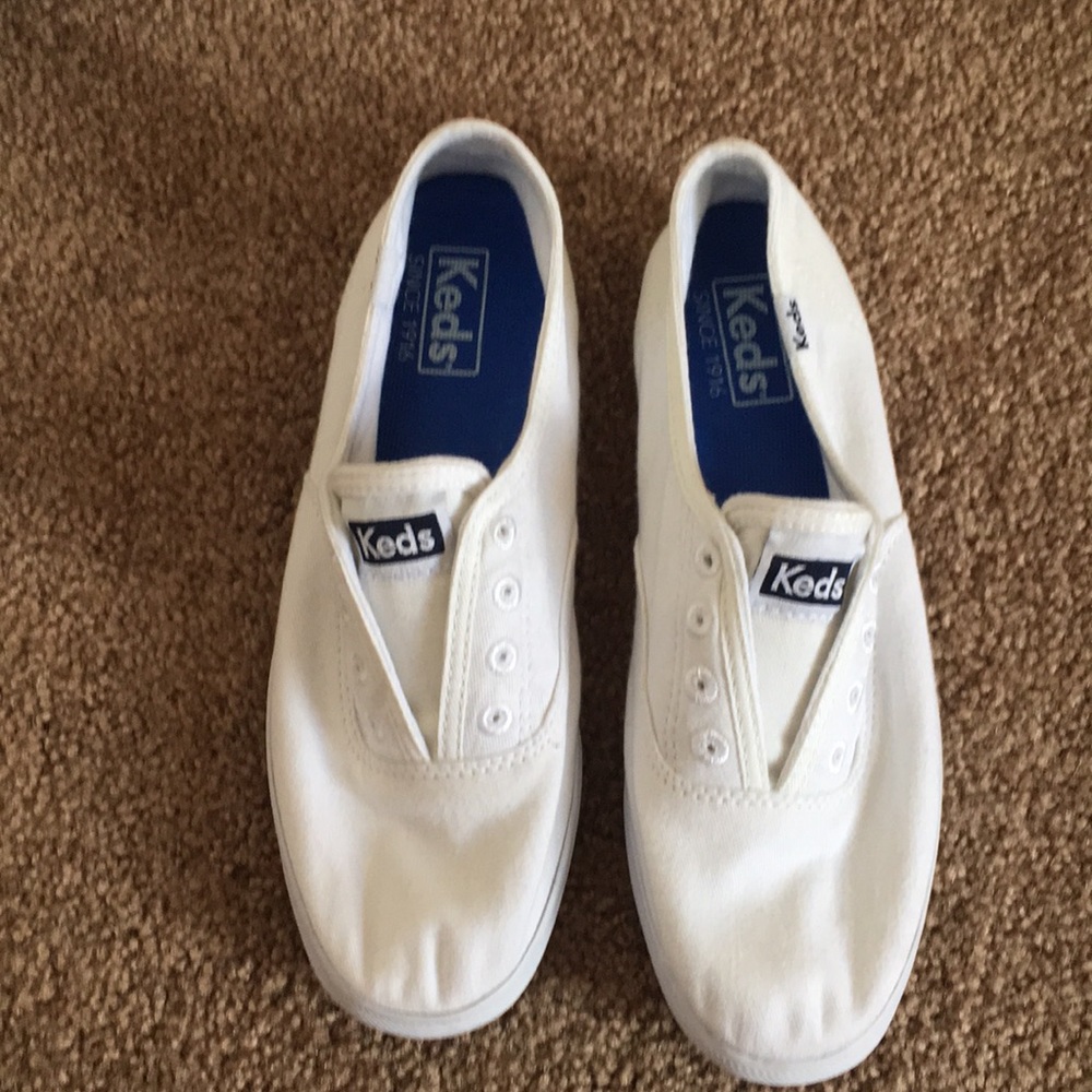 5.5 women’s slip on Keds